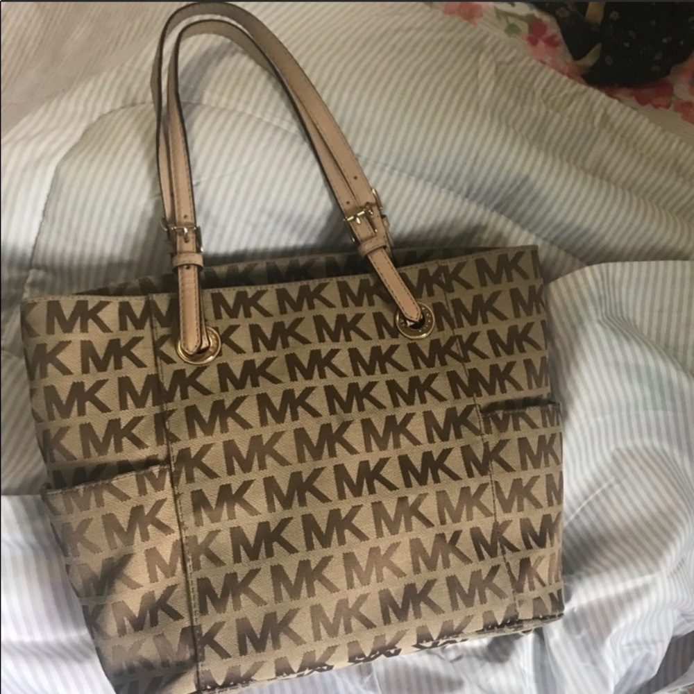 Micheal Kors purse